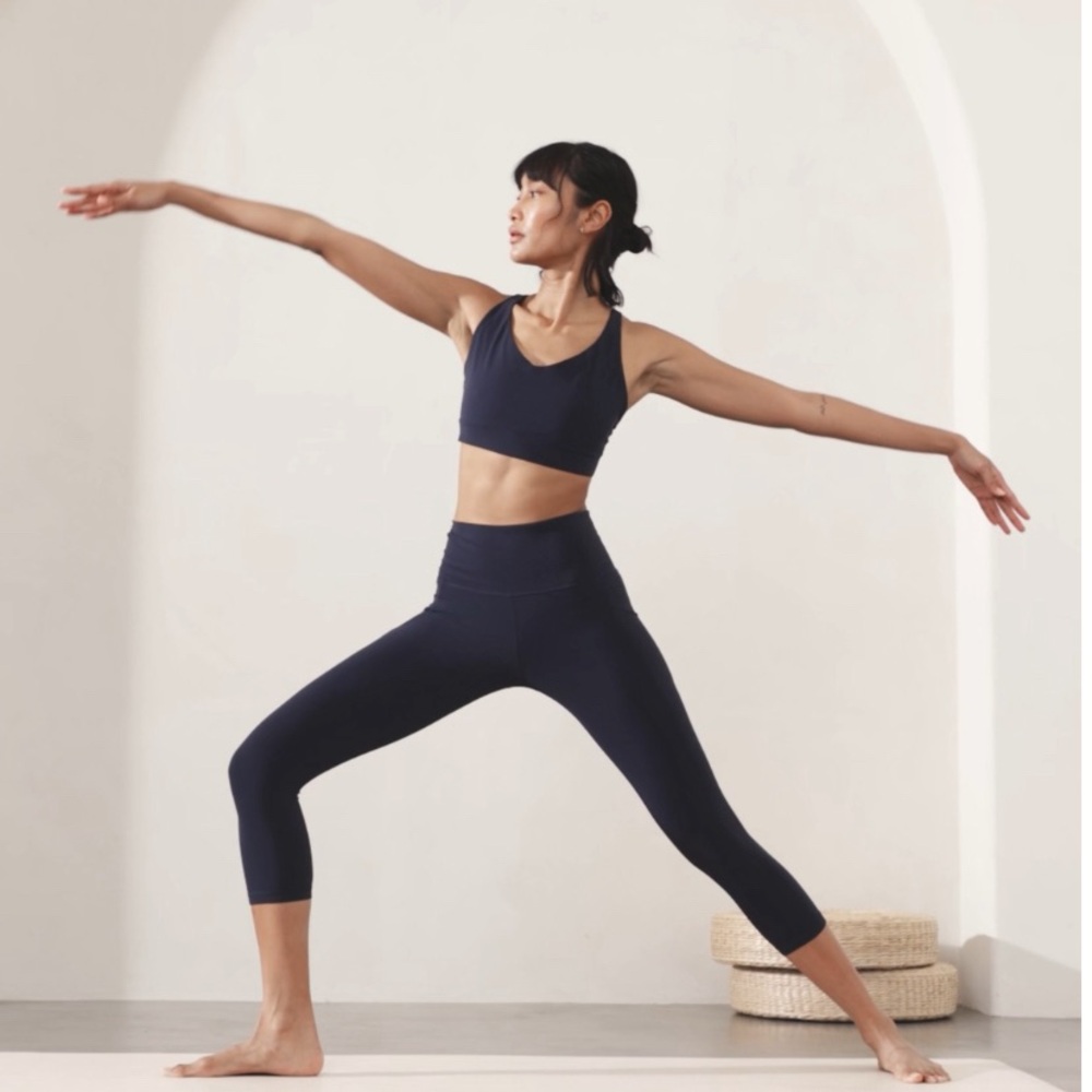 Athleta Salutation Stash Pocket in Powervita high rise capri